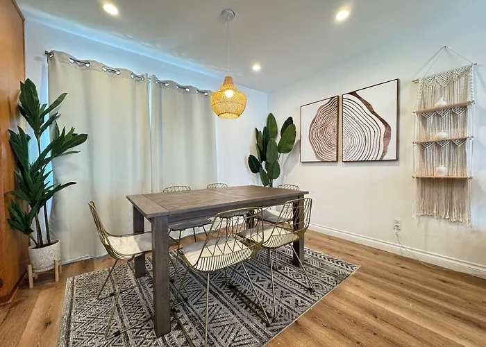 Hollywood Habitat - Br11-Wh